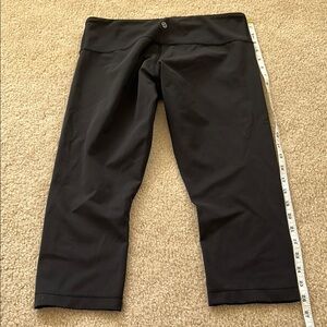 Lululemon Black Cropped Leggings size 8